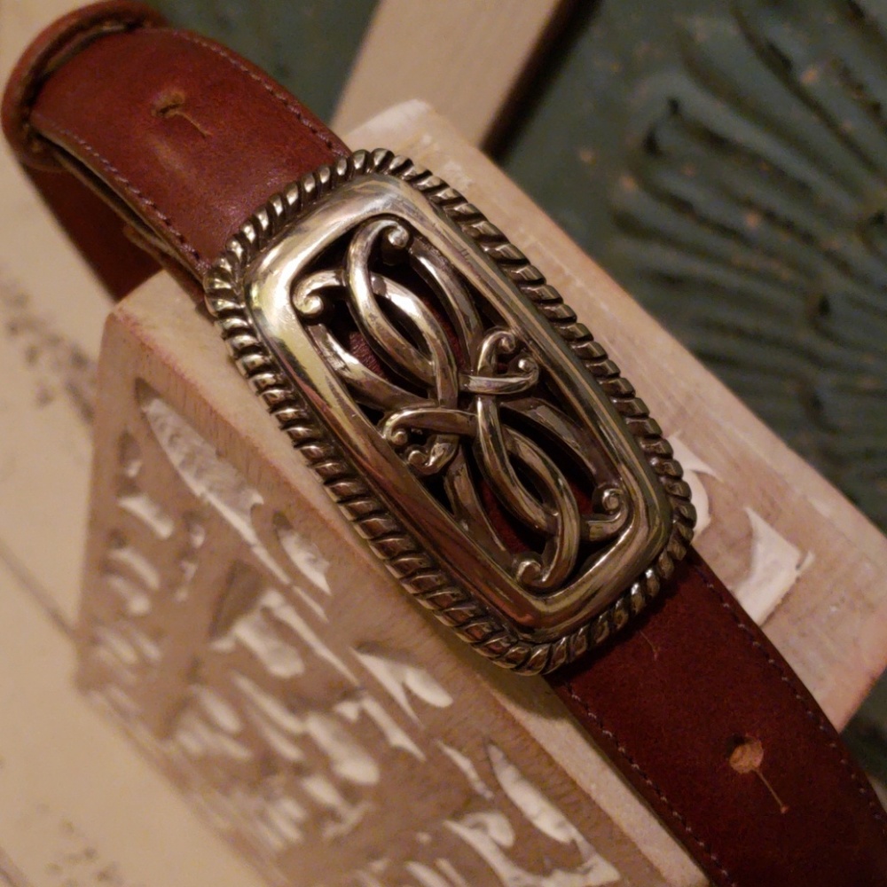 TALBOTS BROWN LEATHER BELT W/SILVER BUCKLE